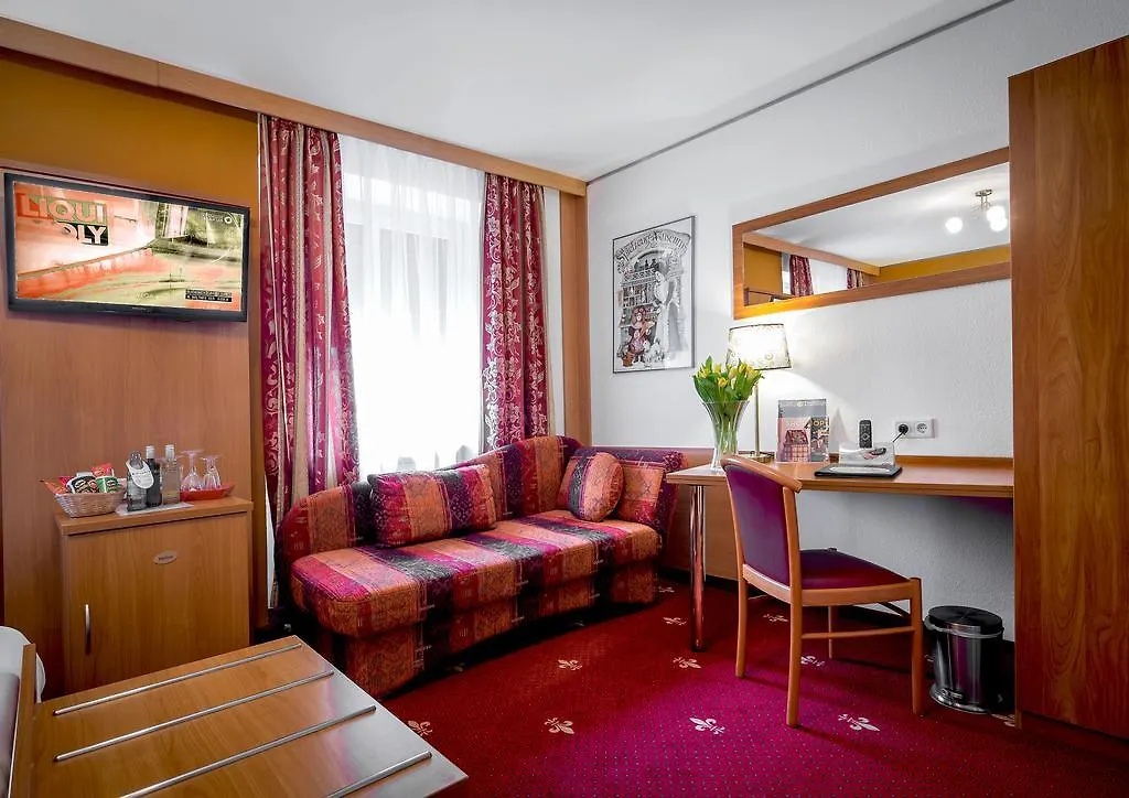 Tiptop Hotel Burgschmiet Garni Nuremberg 3*,
