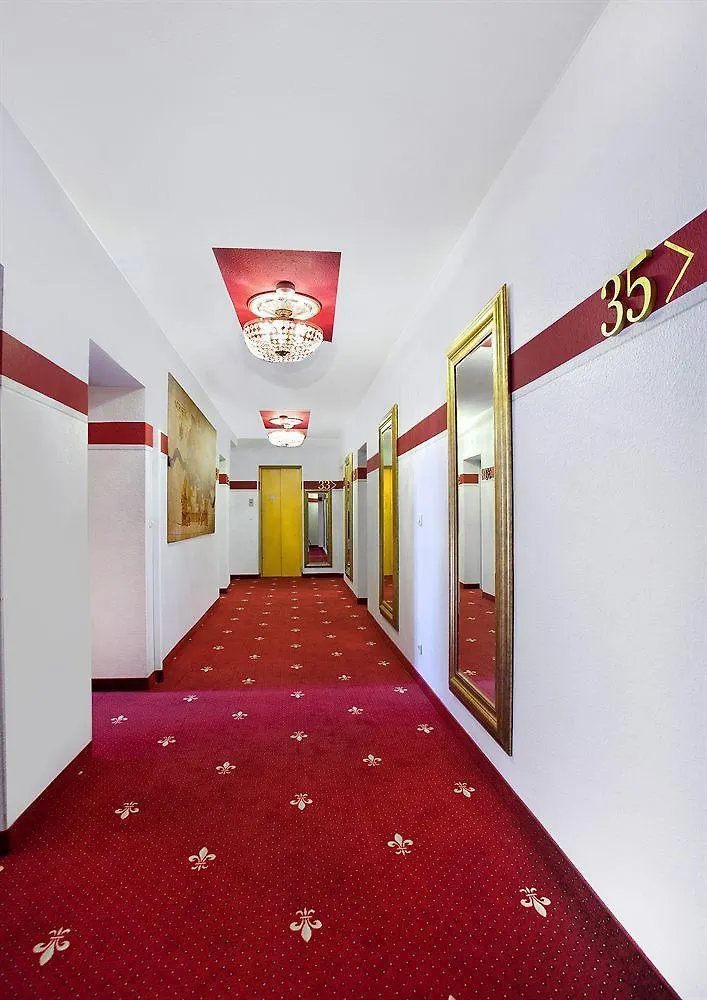 Tiptop Hotel Burgschmiet Garni Нюрнберг 3*,  Германия